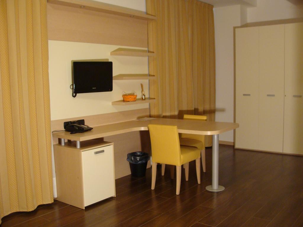 Groane Hotel Residence Cesano Maderno Δωμάτιο φωτογραφία